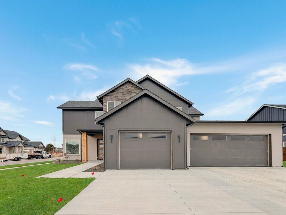 819 N Danville Ave in Eagle, ID - Building Photo