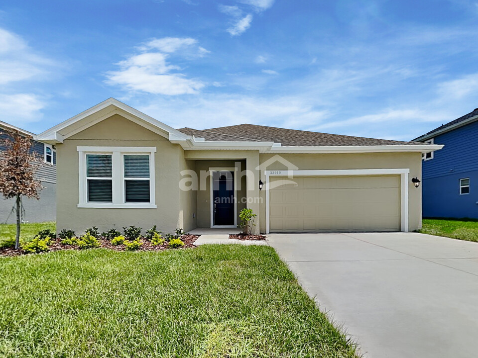 33919 Thyme Dr in Zephyrhills, FL - Foto de edificio