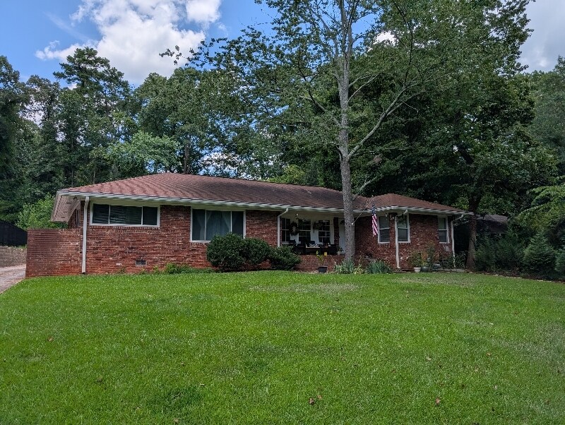 2176 W Ponce de Leon Ave in Decatur, GA - Foto de edificio