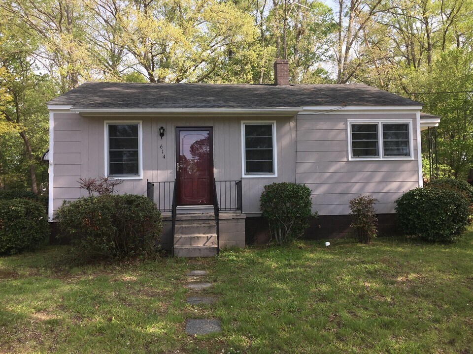 614 E Forest St in Robbins, NC - Building Photo