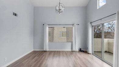 24491 Valle Del Oro in Santa Clarita, CA - Building Photo - Building Photo