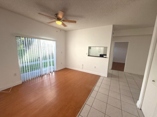 2331 NW 96th Ter, Unit 17-M in Pembroke Pines, FL - Foto de edificio - Building Photo