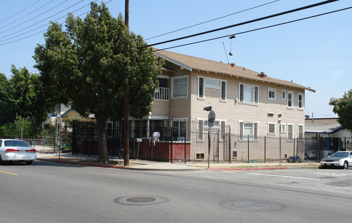 3106 San Marino St in Los Angeles, CA - Foto de edificio