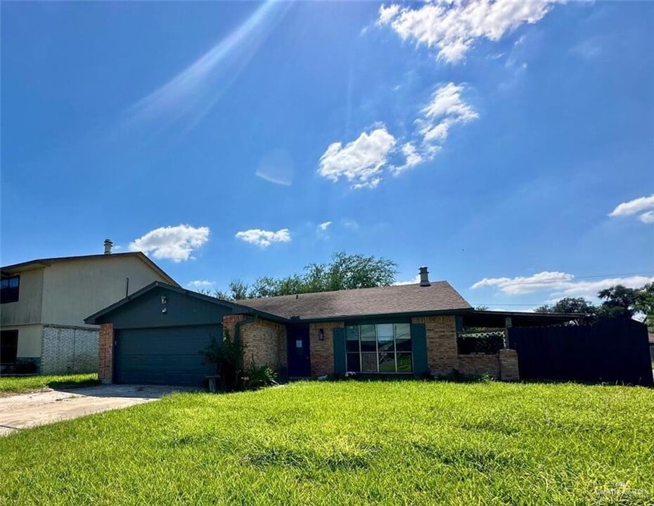 1509 Robin Ave in McAllen, TX - Building Photo