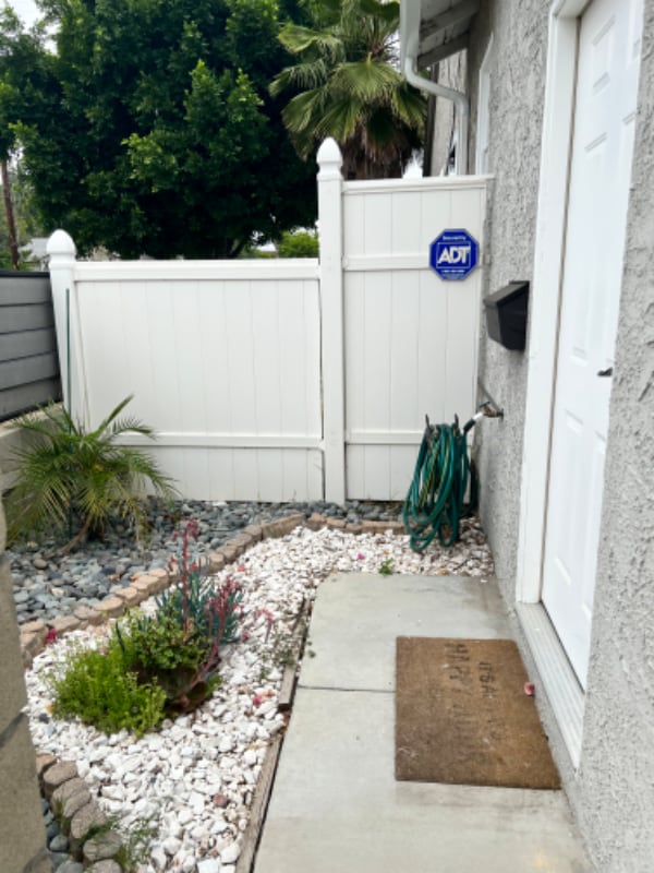 17058 Kingsbury St in Los Angeles, CA - Building Photo - Building Photo