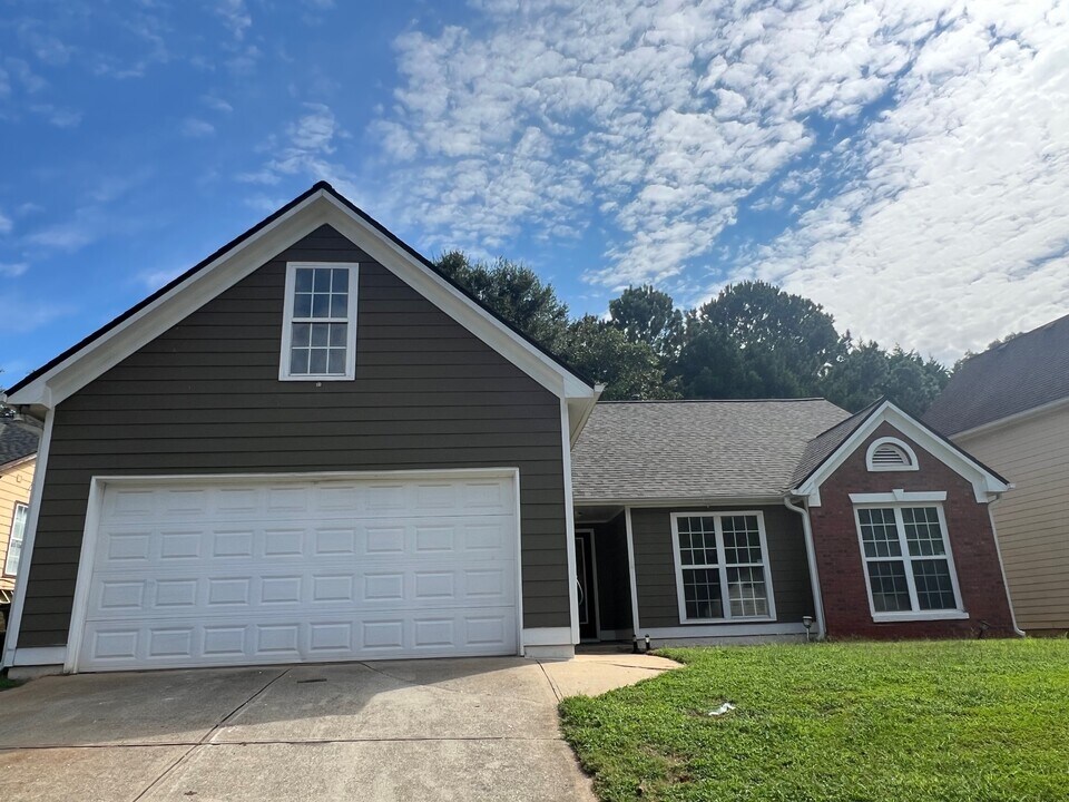 1065 Hillary Ln in Lawrenceville, GA - Building Photo