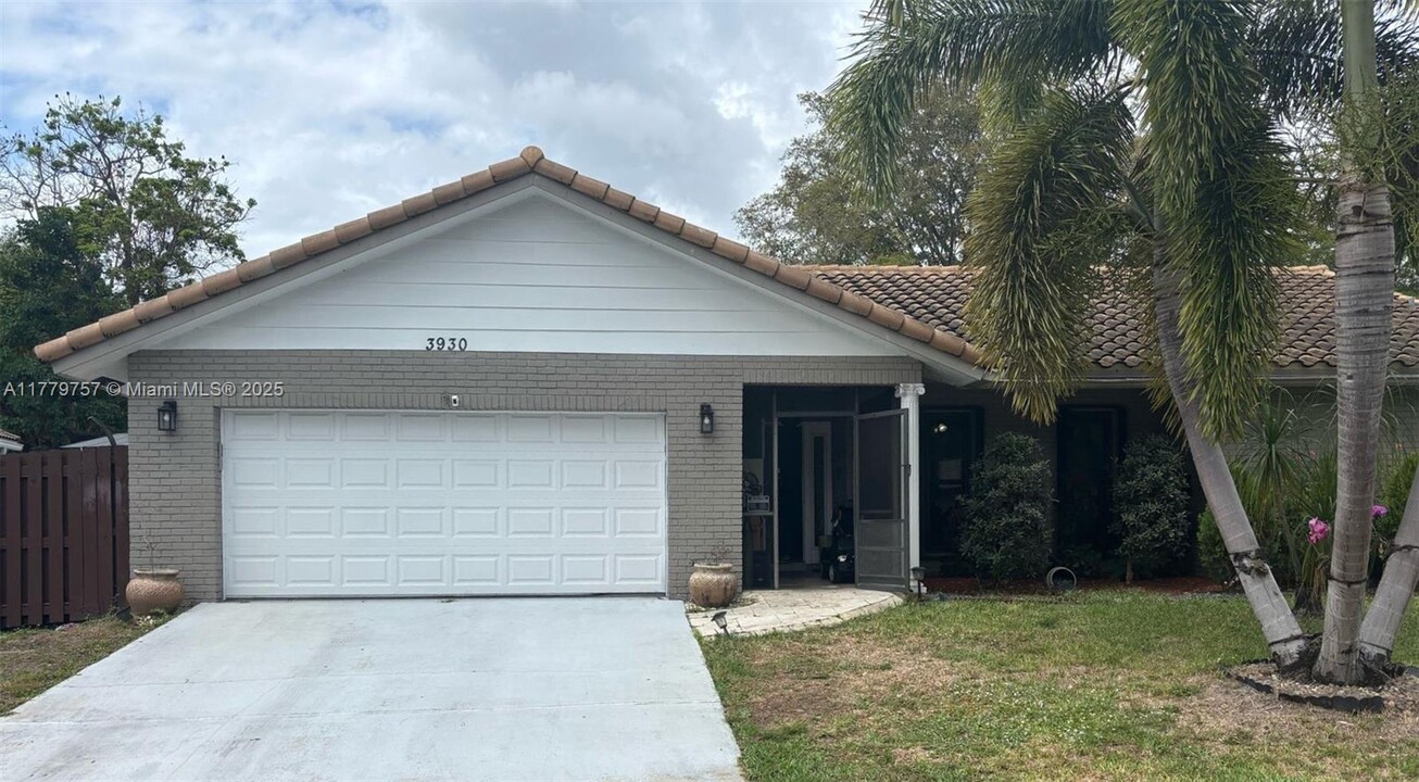 3930 NW 72nd Dr in Coral Springs, FL - Building Photo