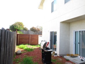 5448 Mary Lane Dr in San Diego, CA - Foto de edificio - Building Photo