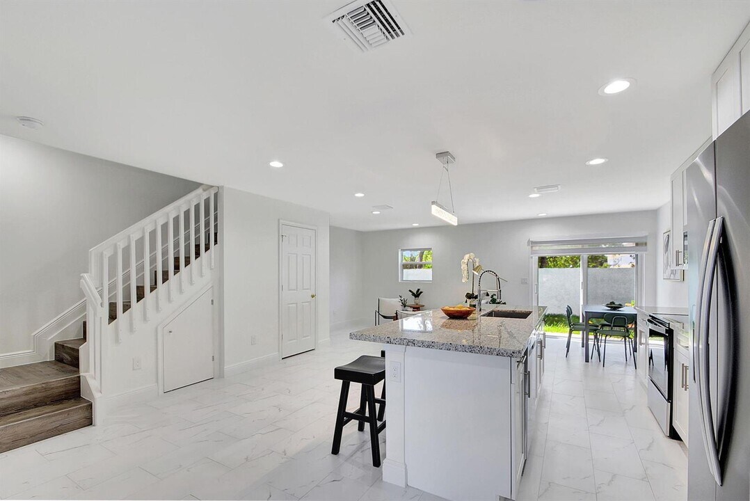 3868 Patio Ct in Lake Worth Beach, FL - Foto de edificio