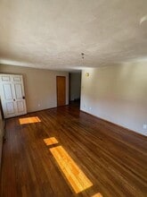 476 Laurel Woods Dr in Stow, OH - Foto de edificio - Building Photo