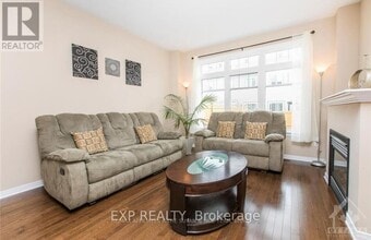 296 Losino Cres in Ottawa, ON - Building Photo - Building Photo