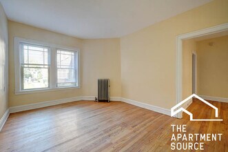 1333 W Touhy Ave, Unit 1E in Chicago, IL - Building Photo - Building Photo