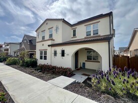 2995 Pinos Wy in Marina, CA - Building Photo