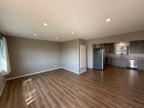 361 Grandview Cir in Camarillo, CA - Building Photo - Building Photo