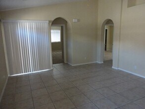 624 Valley Meadows Dr in Rio Rancho, NM - Foto de edificio - Building Photo