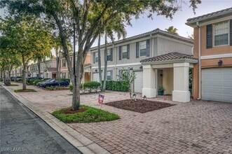 5633 Cove Cir in Naples, FL - Building Photo - Building Photo
