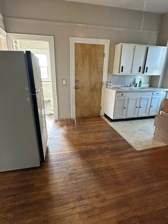 47 Hathaway St-Unit -2 in Fall River, MA - Building Photo