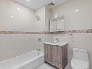 124-28 Queens Blvd, Unit PH-D in Queens, NY - Building Photo - Building Photo