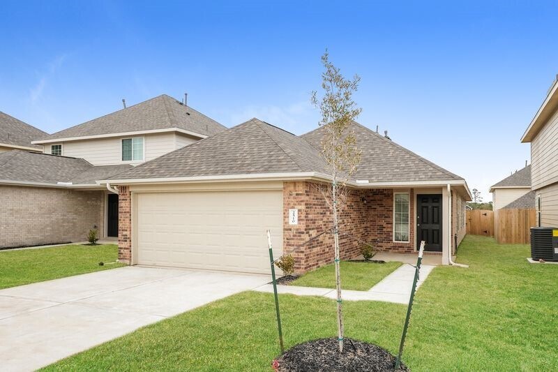 2510 Grayling Dr in Shenandoah, TX - Building Photo