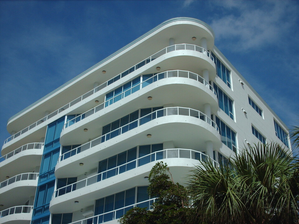 The Phoenix in Sarasota, FL - Building Photo