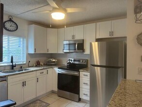 1561 NE 12th Terrace in Jensen Beach, FL - Building Photo - Building Photo