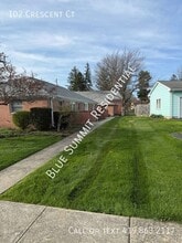 102 Crescent Ct in Bucyrus, OH - Building Photo - Building Photo