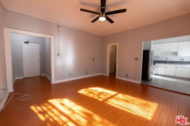 661 Shatto Pl in Los Angeles, CA - Foto de edificio - Building Photo