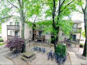 Courtyard Flatlets in East Lansing, MI - Building Photo - Building Photo