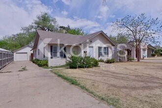 411 Sunset Terrace in Amarillo, TX - Building Photo - Building Photo