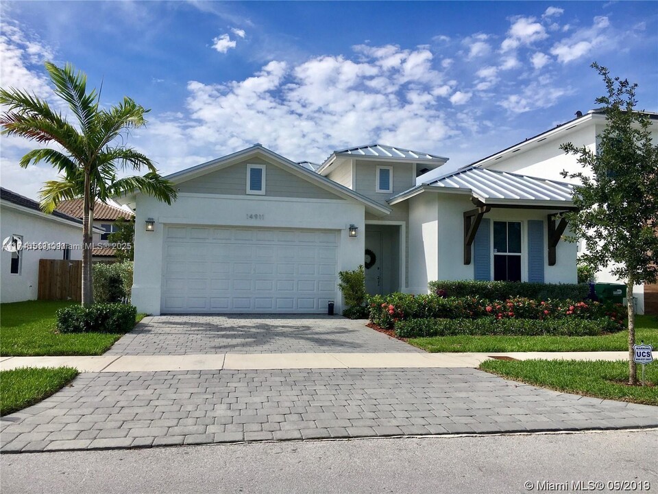 14911 SW 177th Terrace in Miami, FL - Building Photo