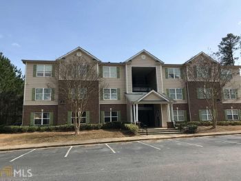 12102 Fairington Ridge Cir in Stonecrest, GA - Building Photo