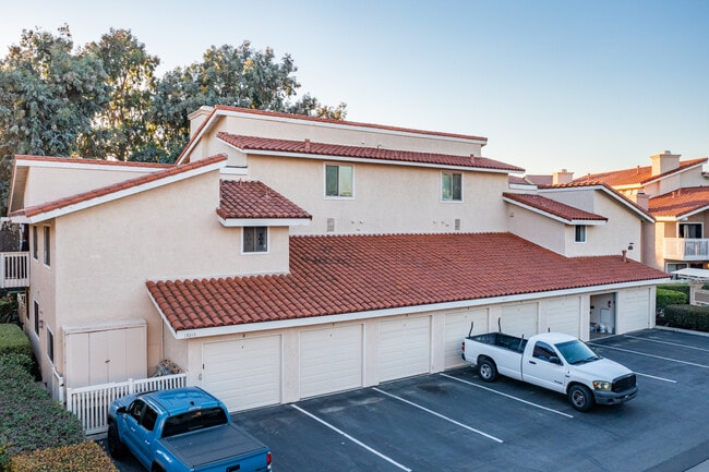 Pier Pointe Condos in Huntington Beach, CA - Building Photo - Building Photo