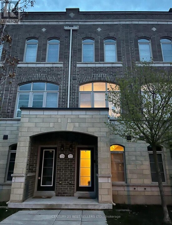 322 John Davis Gate in Whitchurch-Stouffville, ON - Building Photo