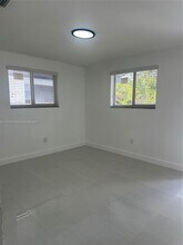 32 NW 46th St in Miami, FL - Building Photo - Building Photo