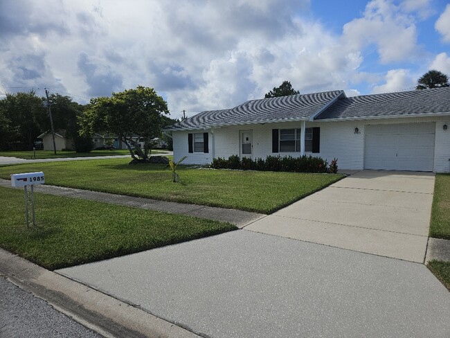 1895 Big Oak Dr in South Daytona, FL - Building Photo - Building Photo