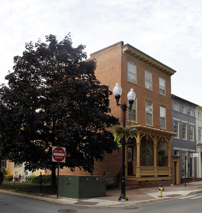 25 W Boscawen St in Winchester, VA - Foto de edificio