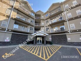 1621 Dakota Dr in Regina, SK - Building Photo