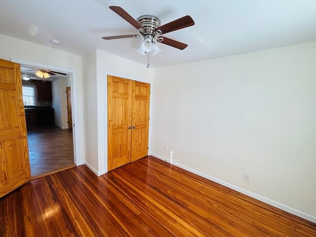 27 1st St, Unit 1 in Glen Cove, NY - Foto de edificio - Building Photo