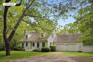 330 Sprig Tree Path in Sag Harbor, NY - Building Photo