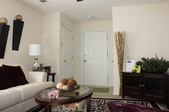 Lakeview Apartments in Savannah, GA - Building Photo - Interior Photo