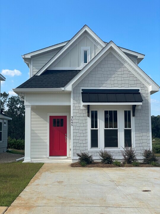3645 Meadow Hill Rd in Tallahassee, FL - Foto de edificio