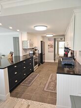 1930 Gulf Shore Blvd N in Naples, FL - Foto de edificio - Building Photo