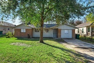 105 Plum St in La Marque, TX - Building Photo