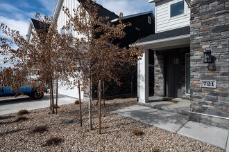 721 E Zekes Ct in Midvale, UT - Building Photo - Building Photo