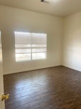 4021 Frost Way in Bakersfield, CA - Building Photo - Building Photo