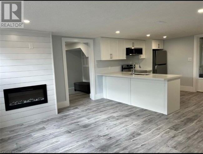 76 Montcalm Dr in Kitchener, ON - Building Photo - Building Photo
