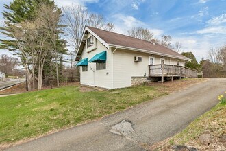 191 Boston Post Rd in East Lyme, CT - Building Photo - Building Photo