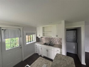 1615 1/2 W Lang St in Alvin, TX - Building Photo - Building Photo