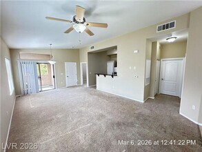 8985 S Durango Dr in Las Vegas, NV - Foto de edificio - Building Photo