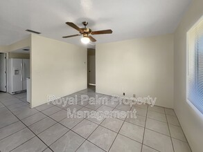 2239 Iris Way in Ft. Myers, FL - Building Photo - Building Photo